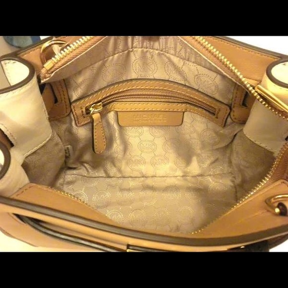 Mk purse like new - Picture 4 of 5